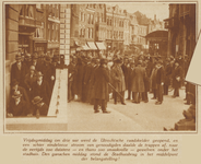 300182 Afbeelding van de genodigden wachtend op de Stadhuisbrug tijdens de opening van het café-restaurant De ...